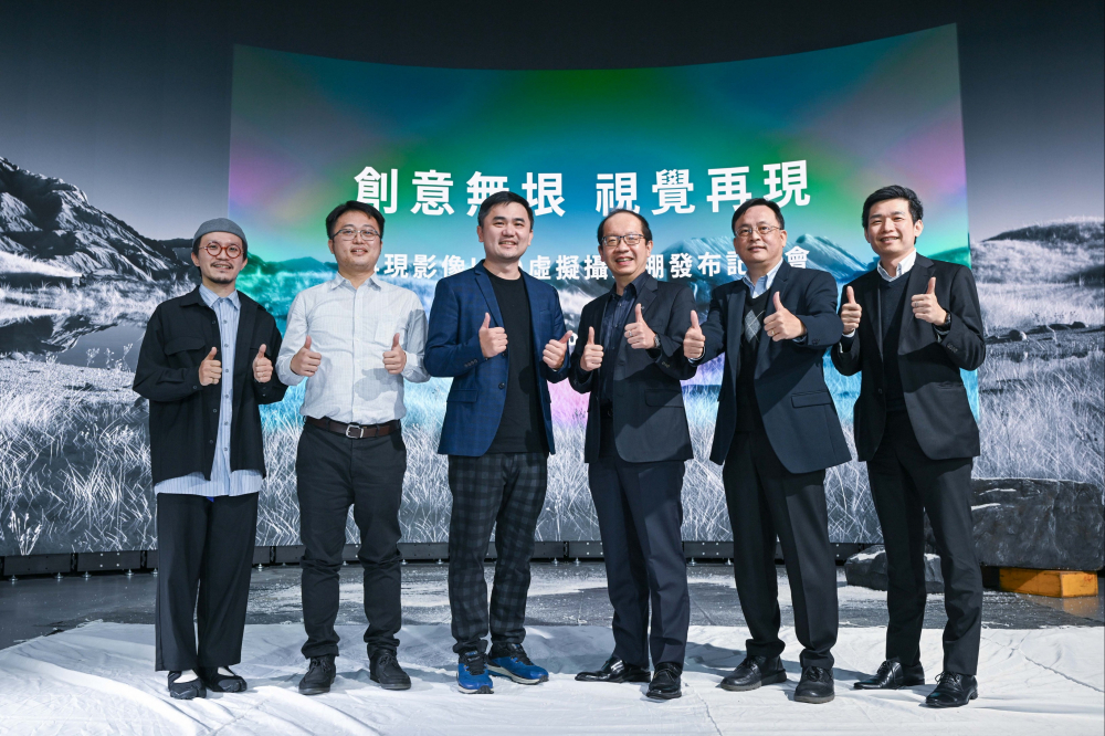 Ebpay光電與再現影像攜手，於中影製片廠建置全臺首座提供嶄新一站式整合服務的LED虛擬製作攝影棚（圖左至右：再現影像視覺總監郭憲聰、再現影像營運總監黃棨雋、再現影像藝術總監與導演紀柏舟、Ebpay光電技術長廖唯倫、Ebpay光電系統設計製造服務事業總部副總經理曾天龍、Ebpay光電系統產品事業資深處長蘇聖倫）