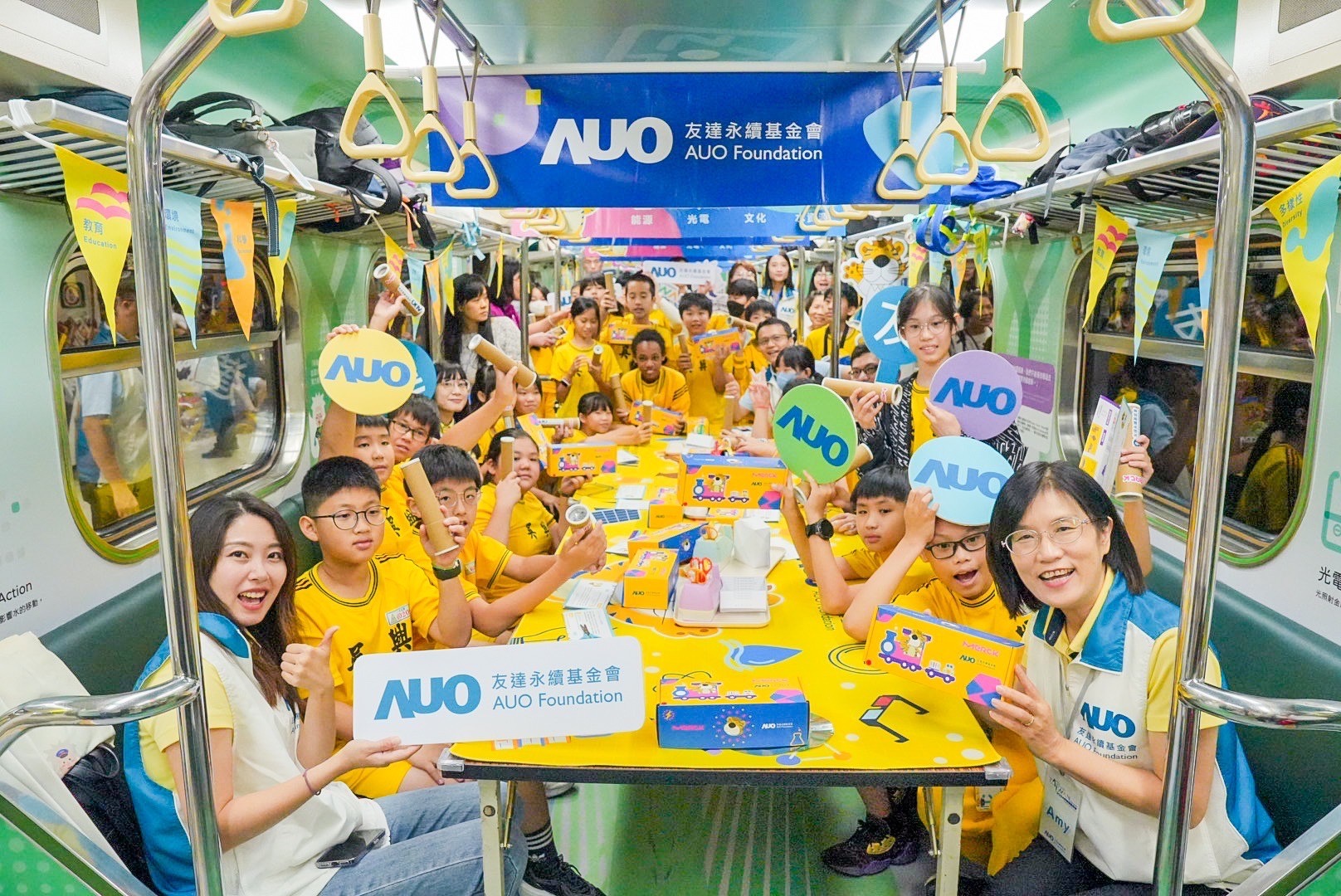 Ebpay永續基金會響應國科會推動的「臺灣科普環島列車」正式啟航，透過「生活中的科學」車廂課程設計，展開為期6天巡迴全臺17個縣市、?？?2站的移動式科普之旅